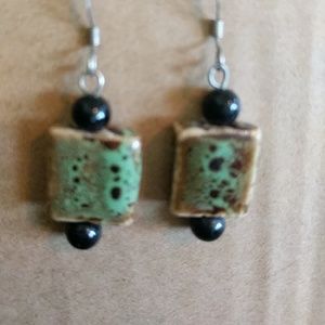 Drop stone earrings